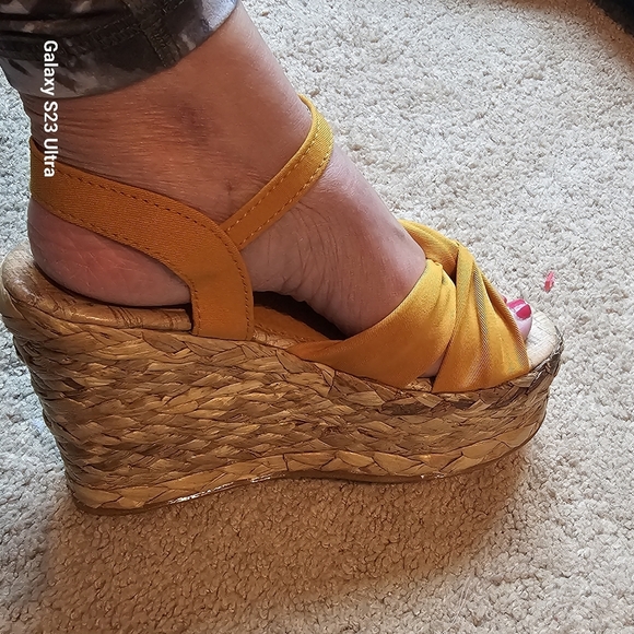 Buckled Wedge Platform Sandle size 6. - Picture 3 of 14